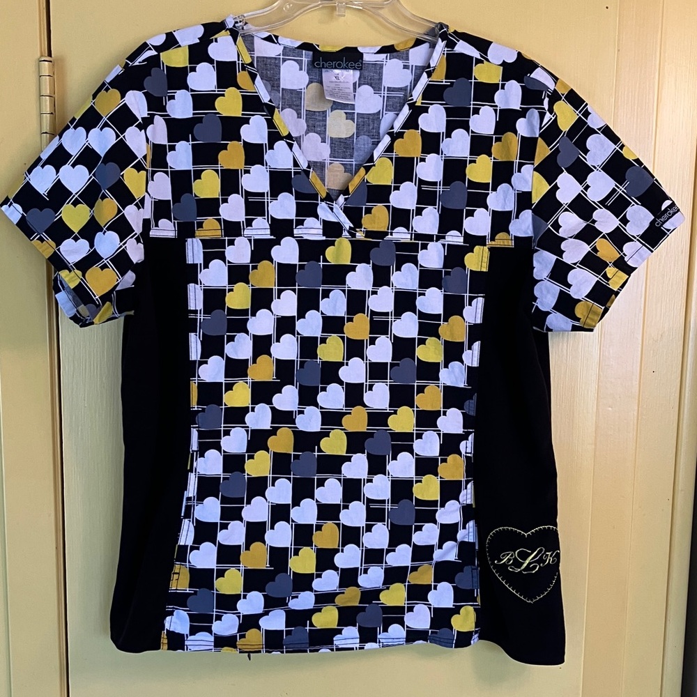 Cherokee Black and Yellow Heart Scrub Top XL